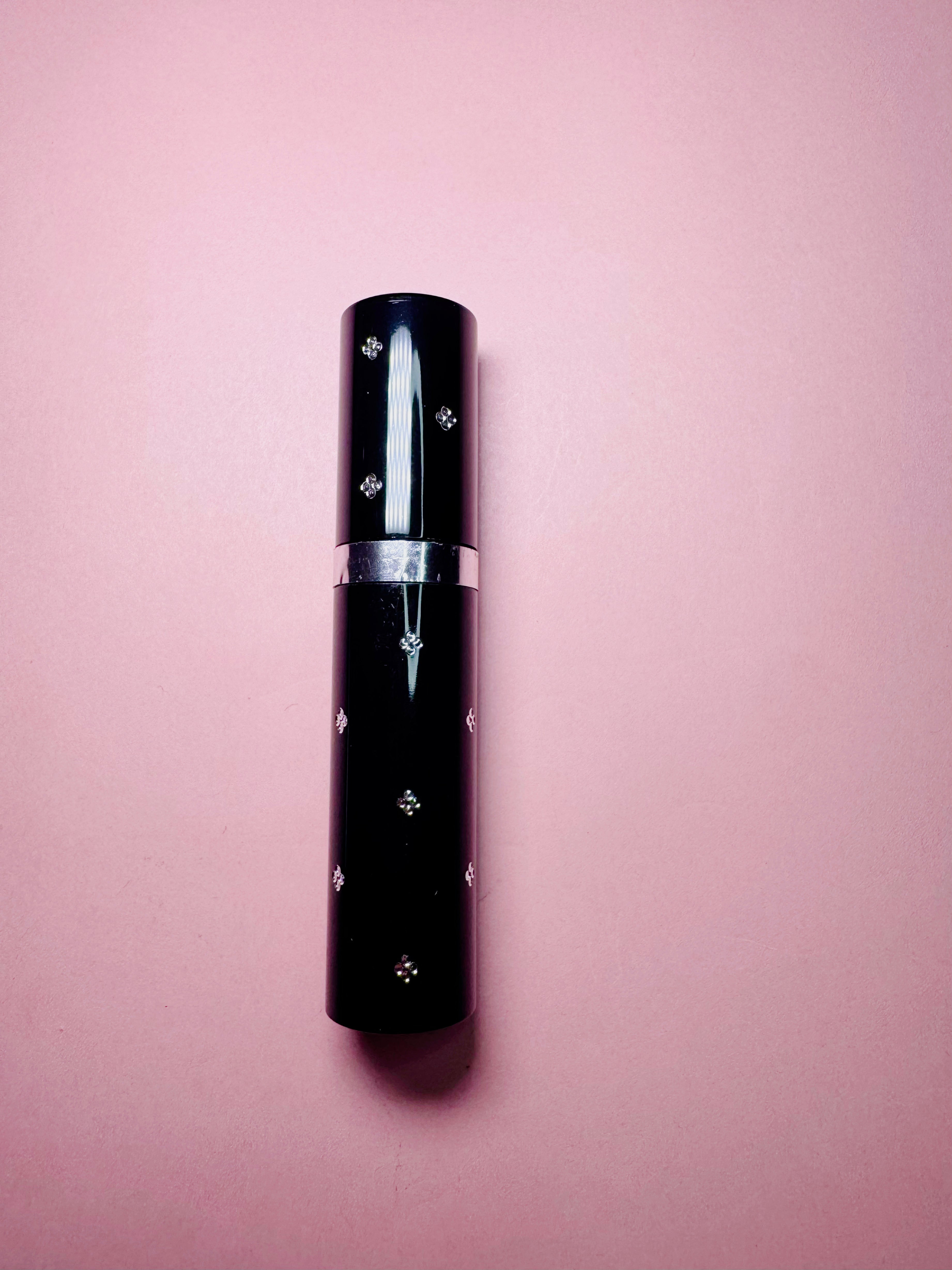 Discreet Lipstick Stunner