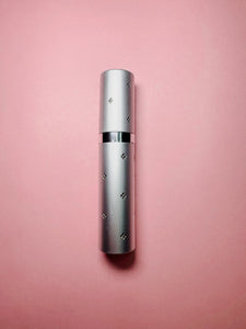 Discreet Lipstick Stunner